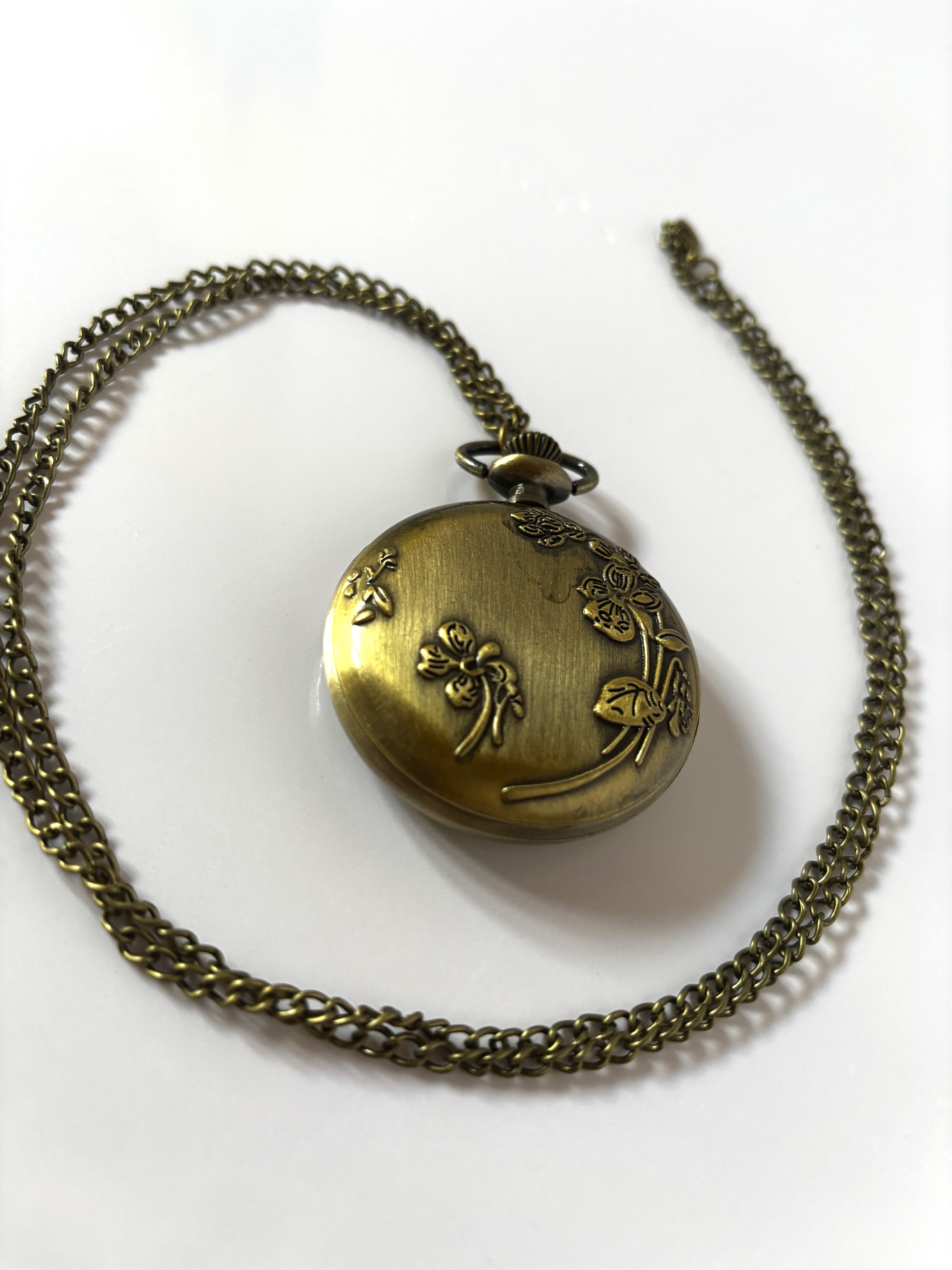 orologio-collana-quadrifoglio-floreale-bronzo-antico-tasca-c-moon
