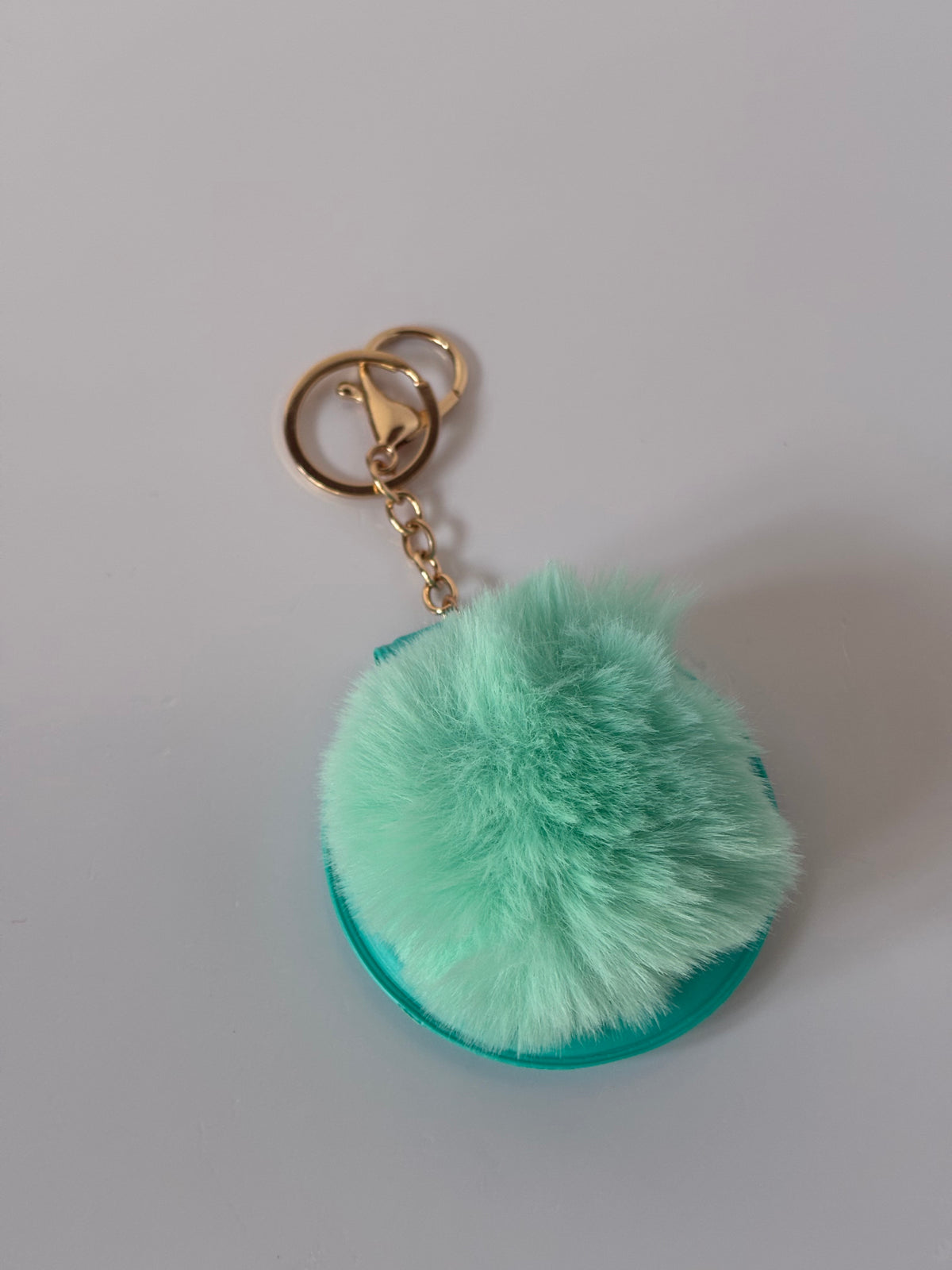 Portachiavi Specchietto compatto "Glow & Go" - Bag Charm con Pompon Soft Touch