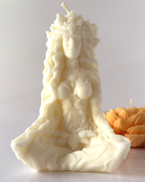Candela Artigianale Scultorea "Goddess of Earth" - Profumo Fiori di Ciliegio