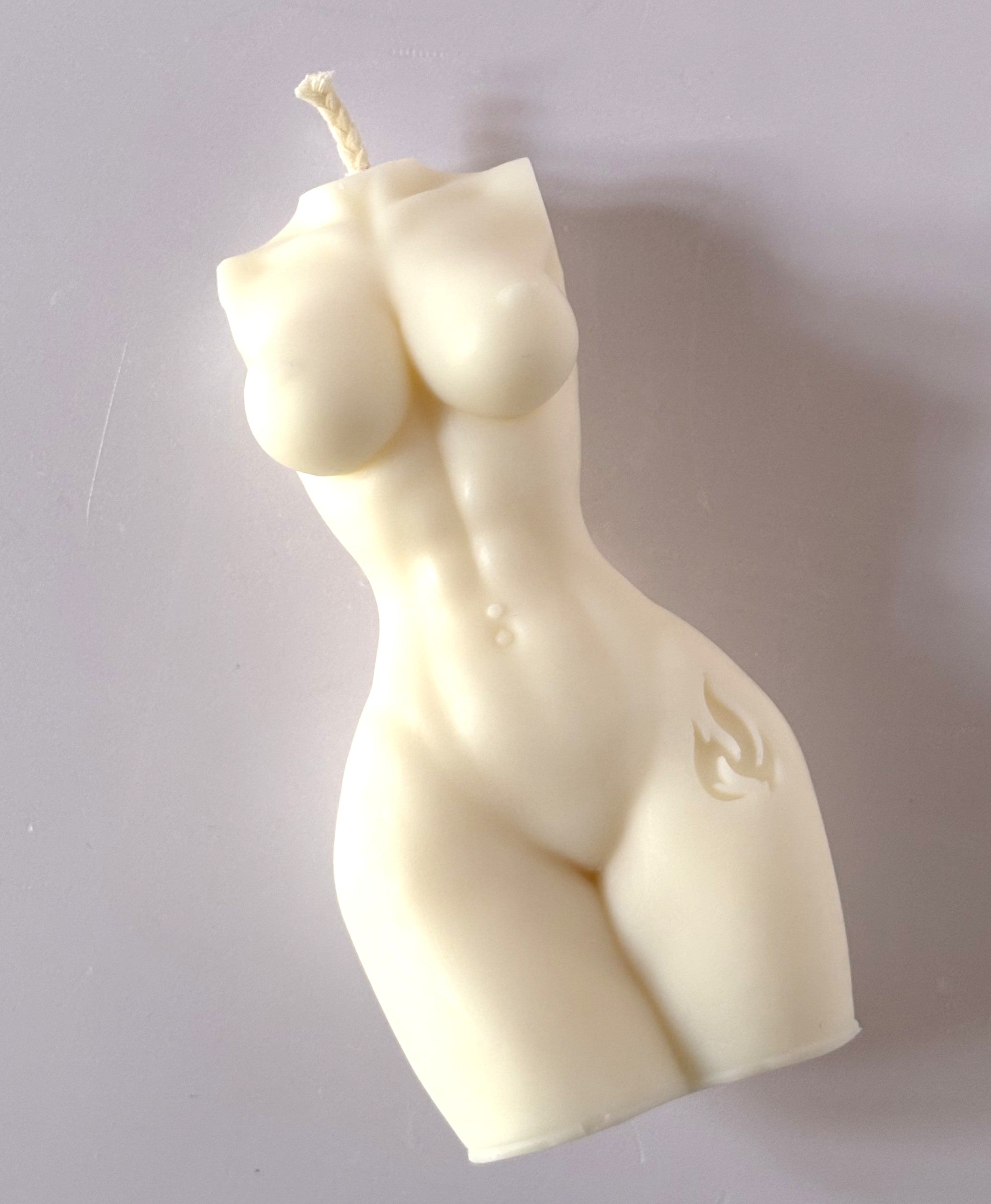 Candela Artigianale Scultorea "Empower Body" - Profumo di Vaniglia