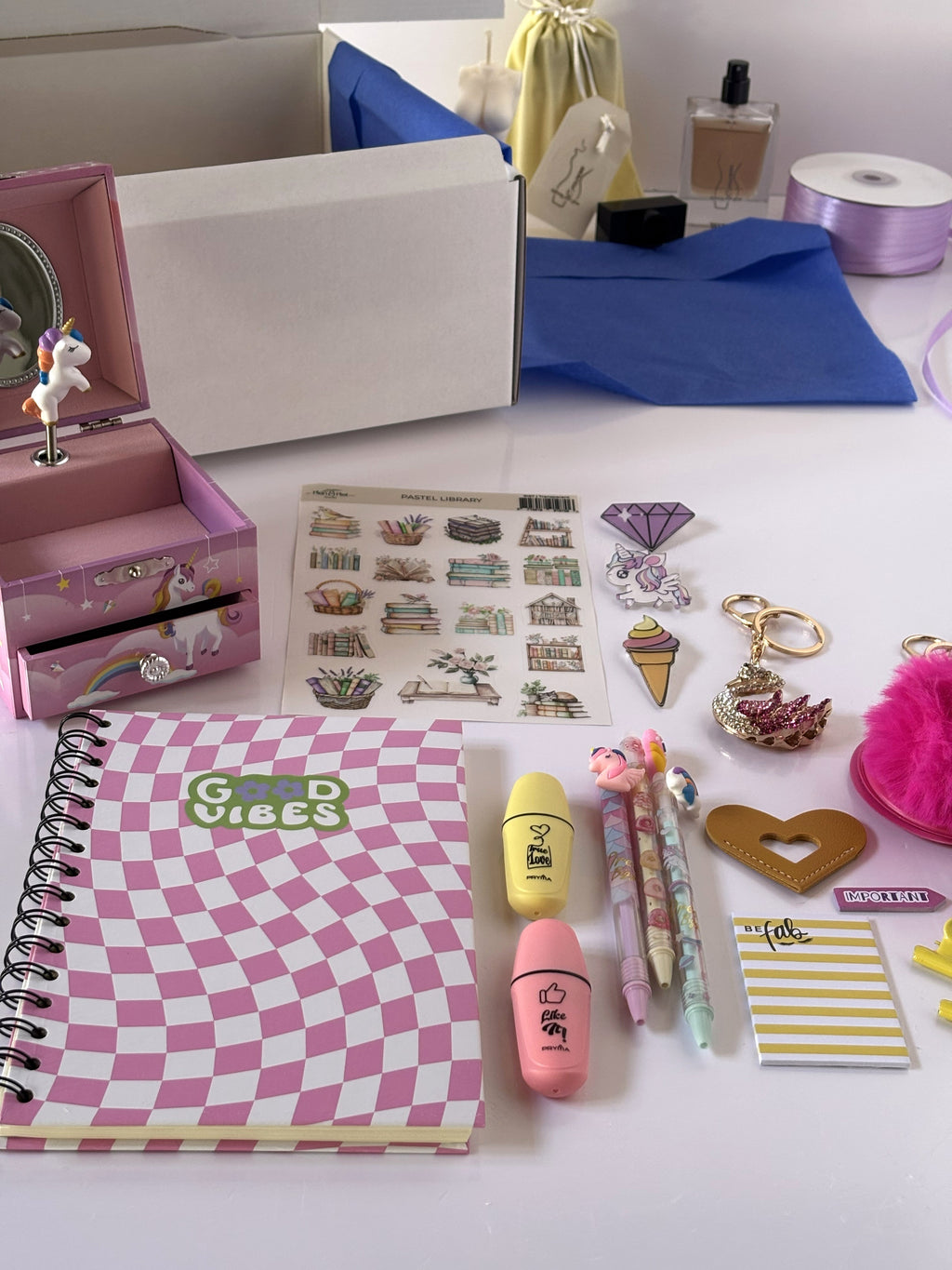 Carillon unicorno rosa portagioie con cassetto portagioie musicale quaderno a5 righe portachiavi specchietto penne cancellabili fantasia memostick portachiavi gioiello spille in tile kawaii